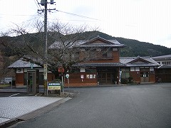 伊勢八知駅写真